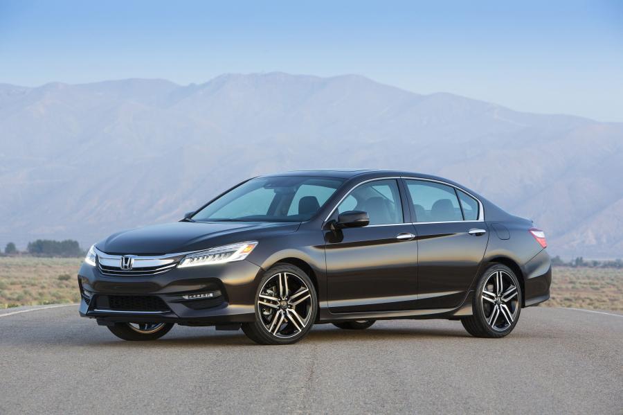  Honda Accord Touring 2016 года  (US) (фото 15 из 33)